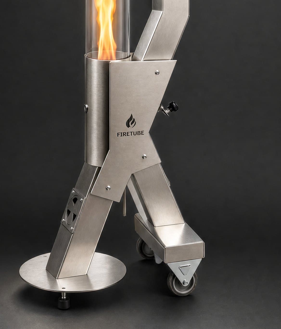 Untergestell des Firetube Premium aus Edelstahl mit FIRETUBE-Logo, Rollen und Bodenplatte